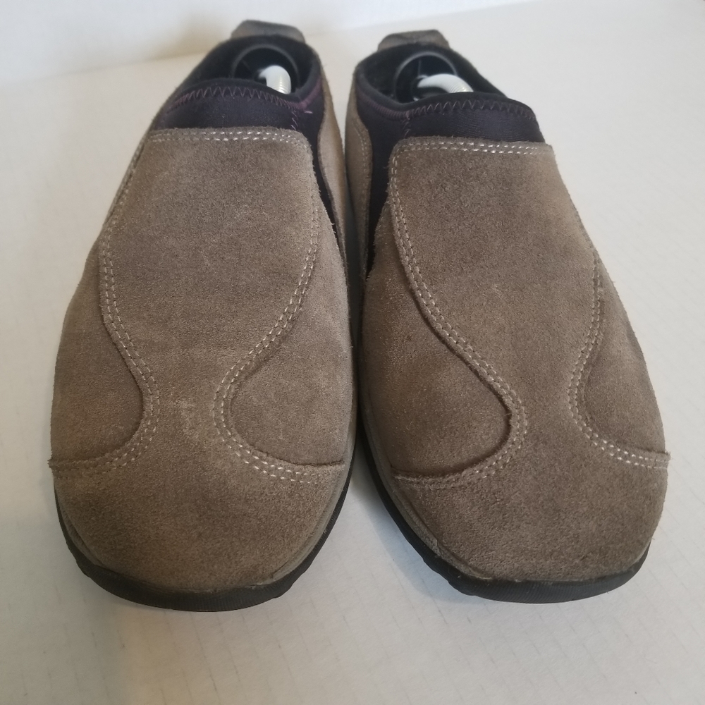 Womens ESSANDEL Taupe Suede Sz 8